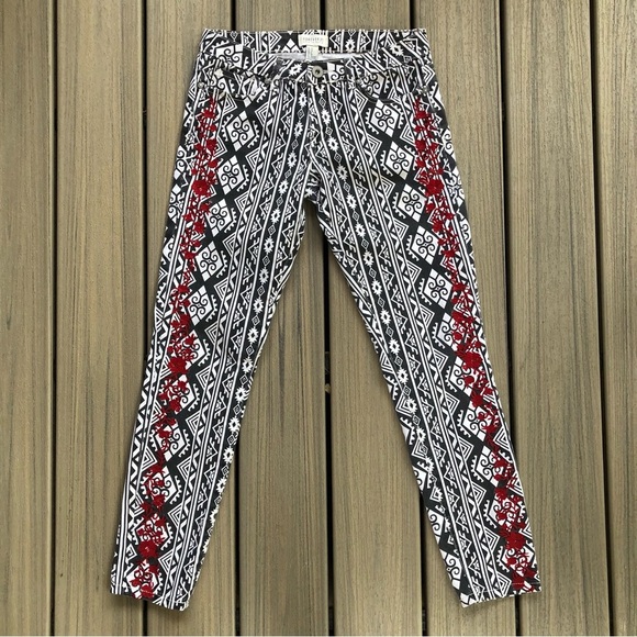 Forever 21 Premium Denim Black & White w/Red Embroidery on Aztec Design Size 26 - Picture 1 of 8